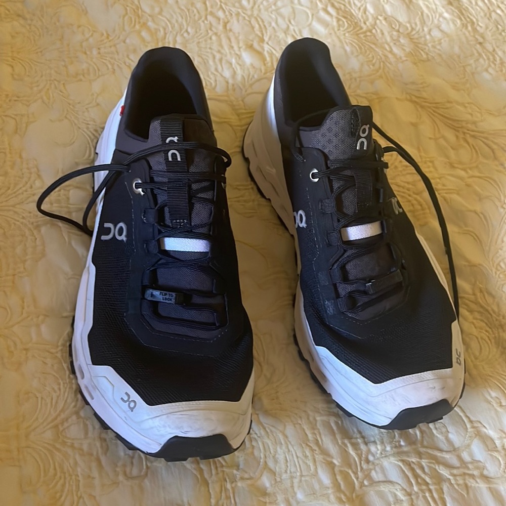 On cloud running shoe